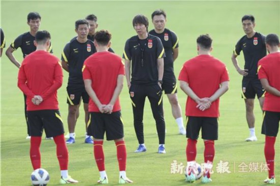  国足世预赛关键战惜败韩国队