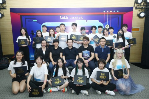  电竞训练营开放，零基础学员接受专业指导