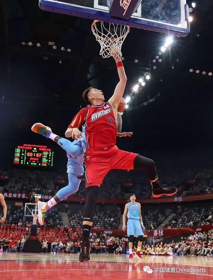  郭艾伦突破上篮绝杀北京首钢震惊全场