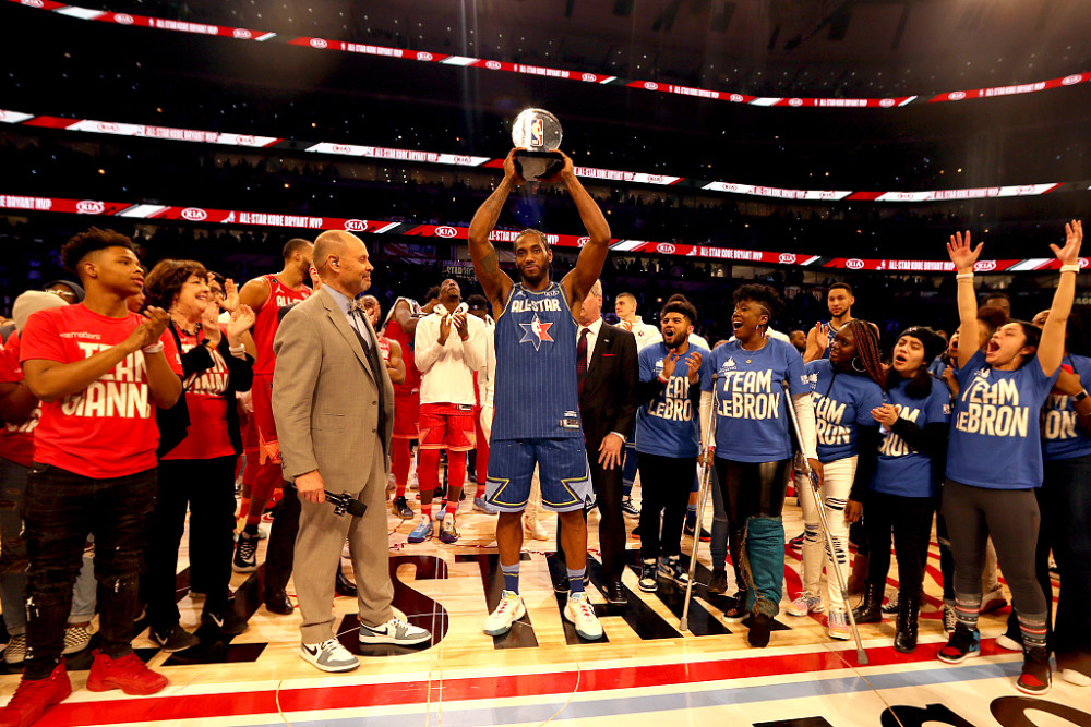  篮球明星慈善赛传递正能量