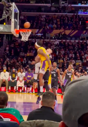  公牛拉文空中作业暴扣点燃全场