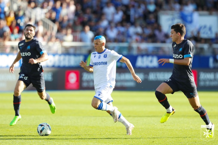  网坛常青树展韧性，费雷尔长盘鏖战告捷