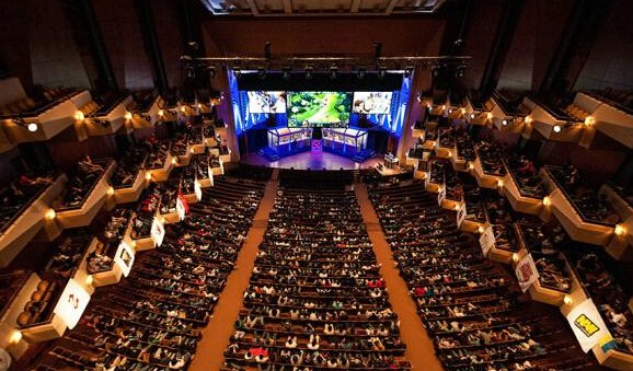  电竞退役选手转型，多领域发展开启人生新篇章