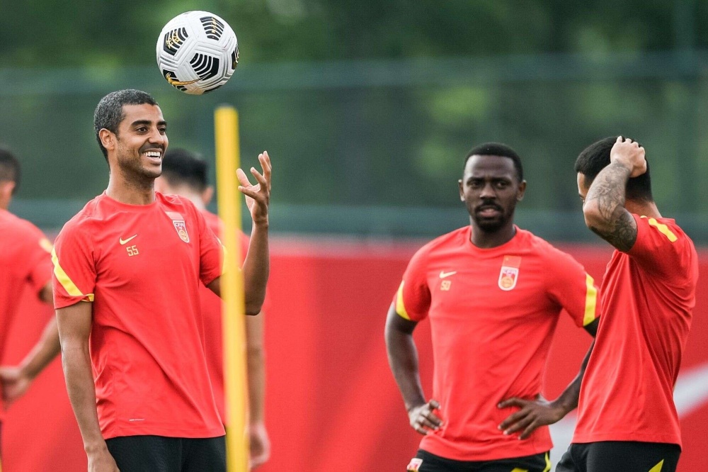  归化球员融入加速，国家队实力显著提升  