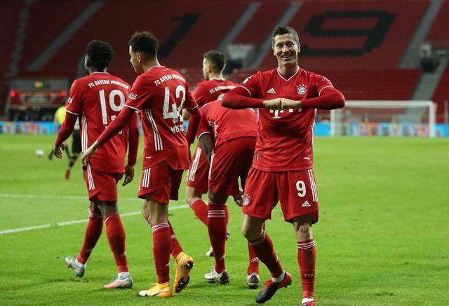  德甲射手王争霸，莱万梅开二度助拜仁