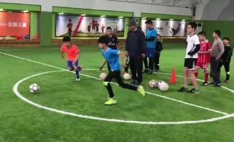  網球員心理辅导普及，专业团队入驻训练营