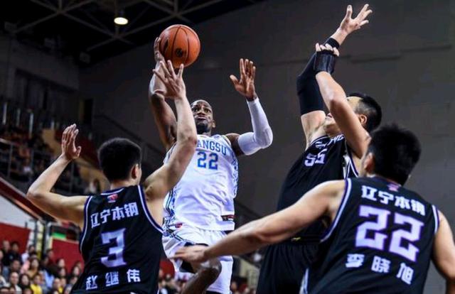  篮板王争夺激烈，内线霸主谁属